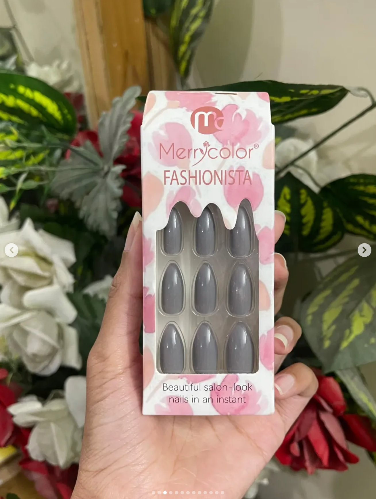 Merry color nails ( bundle of 6 sets )