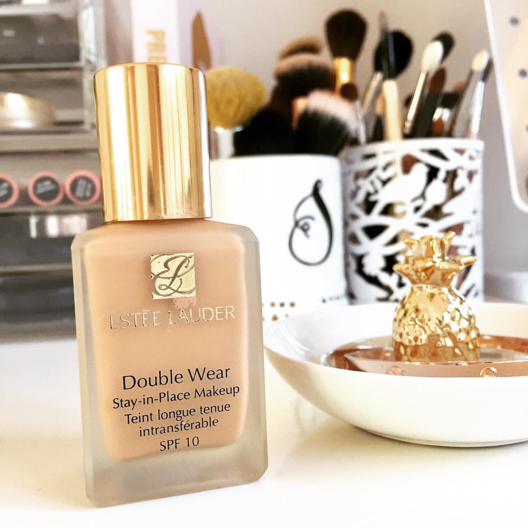Estee Lauder Double Wear foundation bottle with cream formula and matte opaque finish for all skin types