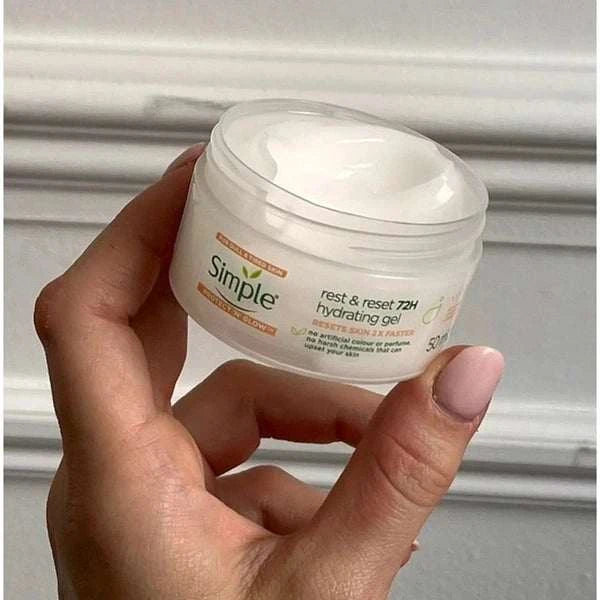 Simple Protect ‘N’ Glow 72h Hydrating Gel jar with leaf and water droplets, skincare product for deep hydration and radiant skin