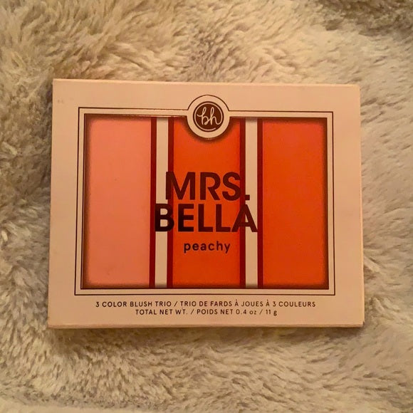 BH Cosmetics Mrs. Bella Blush 3-color peachy blush trio palette with flawless radiant formula